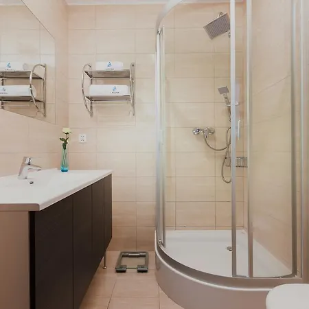 Riverside With Balcony By Renters سفينويتشي