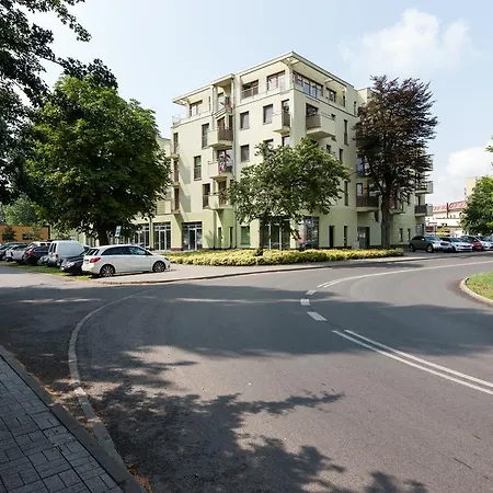 شقة Riverside With Balcony By Renters