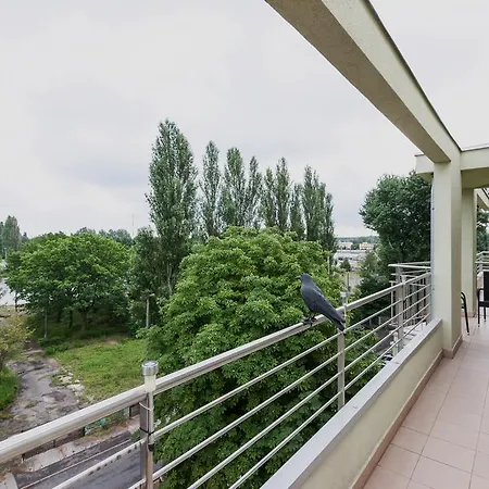 Riverside With Balcony By Renters