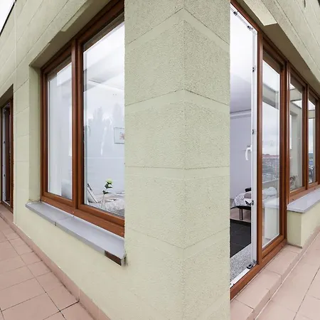 شقة Riverside With Balcony By Renters