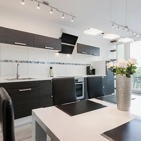 Riverside With Balcony By Renters