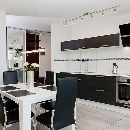 Riverside With Balcony By Renters سفينويتشي