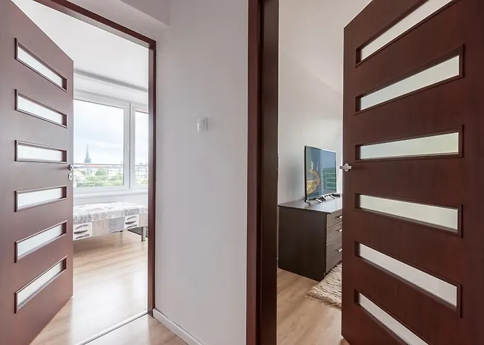 Riverside With Balcony By Renters *