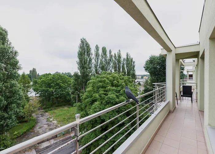 Riverside With Balcony By Renters