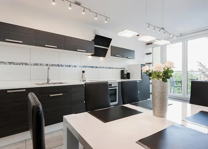 Riverside With Balcony By Renters